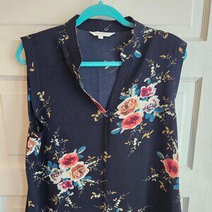🌸 Amaryllis Navy Floral Split-Neck Sleeveless Blouse - Large